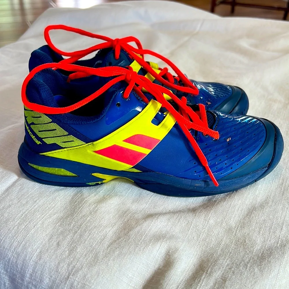Babolat boy tennis shoes.  Size 5
